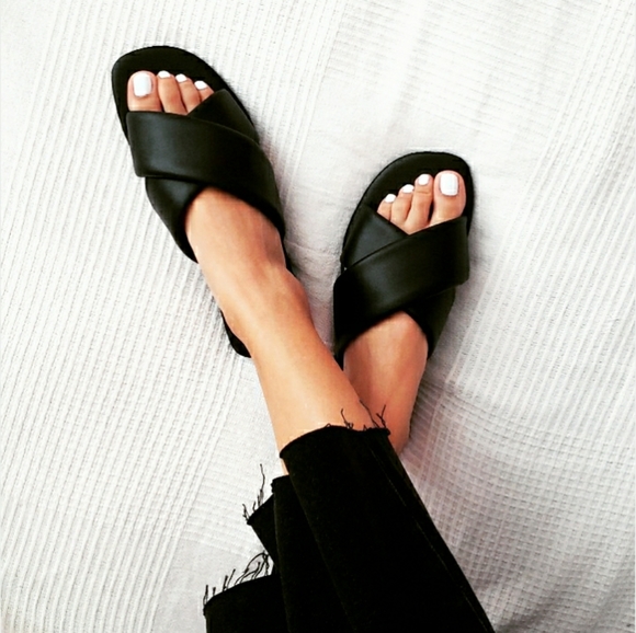 🚨//The Florence// Black vegan leather Sandal - Picture 8 of 8